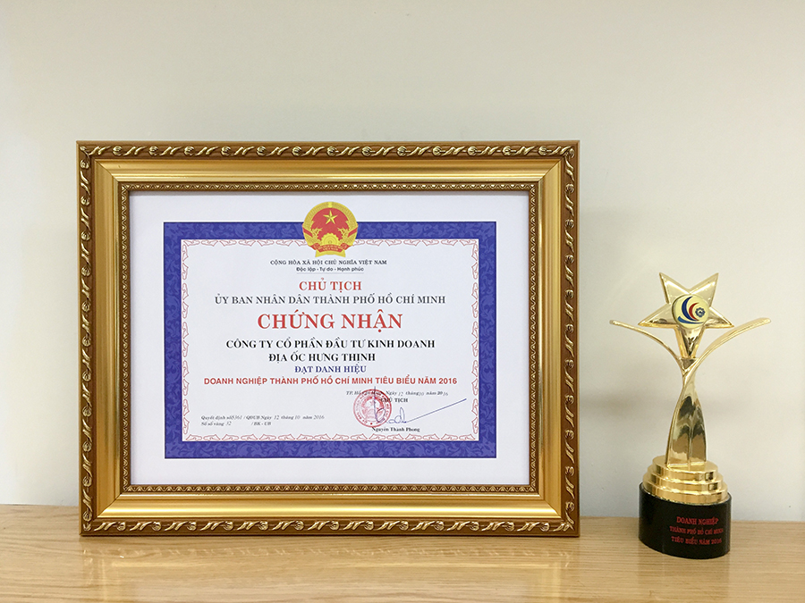 Hung Thinh Corp vinh dự đón nhận danh hiệu “Doanh nghiệp Thành phố Hồ Chí Minh tiêu biểu năm 2016”