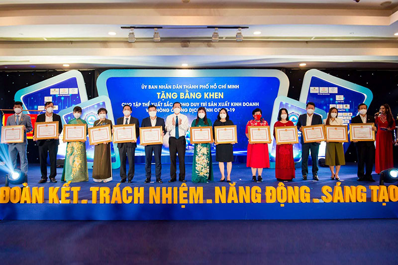 Tập đoàn Hưng Thịnh đón nhận bằng khen của UBND TP.HCM trong duy trì sản xuất kinh doanh và phòng chống Covid-19