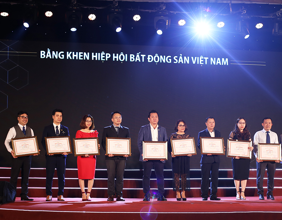 Tập đoàn Hưng Thịnh và PropertyX nhận 4 giải thưởng tại “Lễ vinh danh nghề môi giới BĐS Việt Nam 2018”