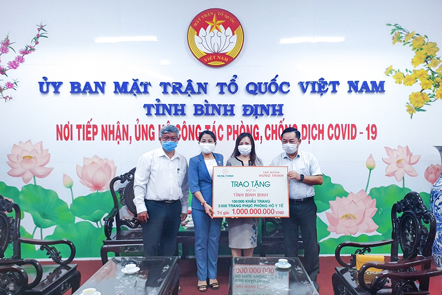 Tập đoàn Hưng Thịnh trao tặng 10 tấn gạo cùng các thiết bị y tế trị giá 1 tỷ đồng ủng hộ công tác phòng, chống dịch Covid-19 tại Bình Định