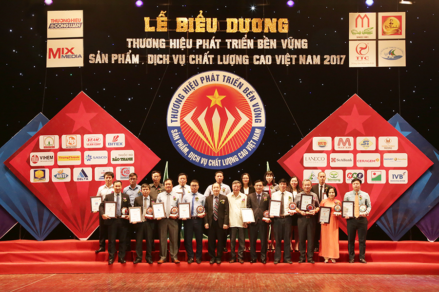 Hưng Thịnh Incons vinh dự đón nhận giải thưởng “Top 10 Thương hiệu phát triển bền vững 2017”
