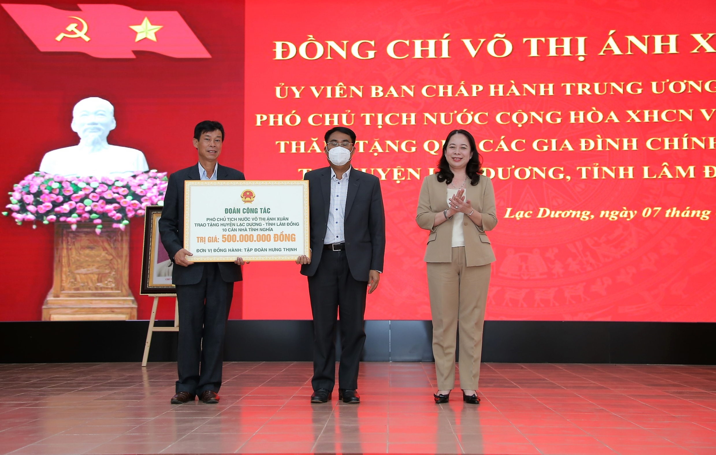 Phó Chủ tịch nước trao tặng nhà tình nghĩa tại tỉnh Lâm Đồng