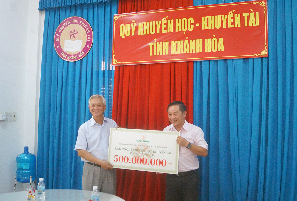 Hung Thinh Corp trao tặng 500 triệu đồng đến Quỹ Khuyến học, Khuyến tài tỉnh Khánh Hòa