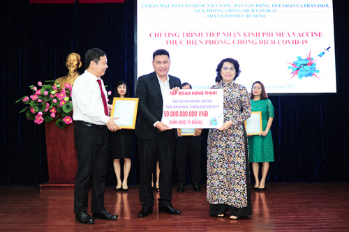 Tập đoàn Hưng Thịnh trao tặng 50 tỷ đồng kinh phí mua vắc-xin phòng ngừa Covid-19