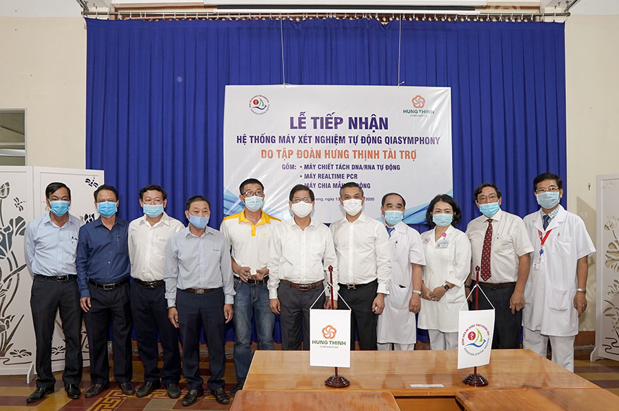 Tập đoàn Hưng Thịnh trao tặng hệ thống máy xét nghiệm tự động QIAsymphony cho Bệnh viện đa khoa tỉnh Khánh Hòa