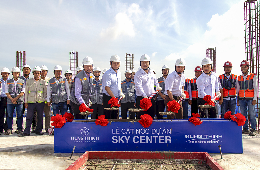 Hung Thinh Corp cất nóc dự án Sky Center