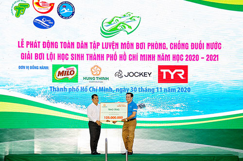 Tập đoàn Hưng Thịnh trao tặng 500 suất học bơi cho trẻ em nghèo tại TP.HCM