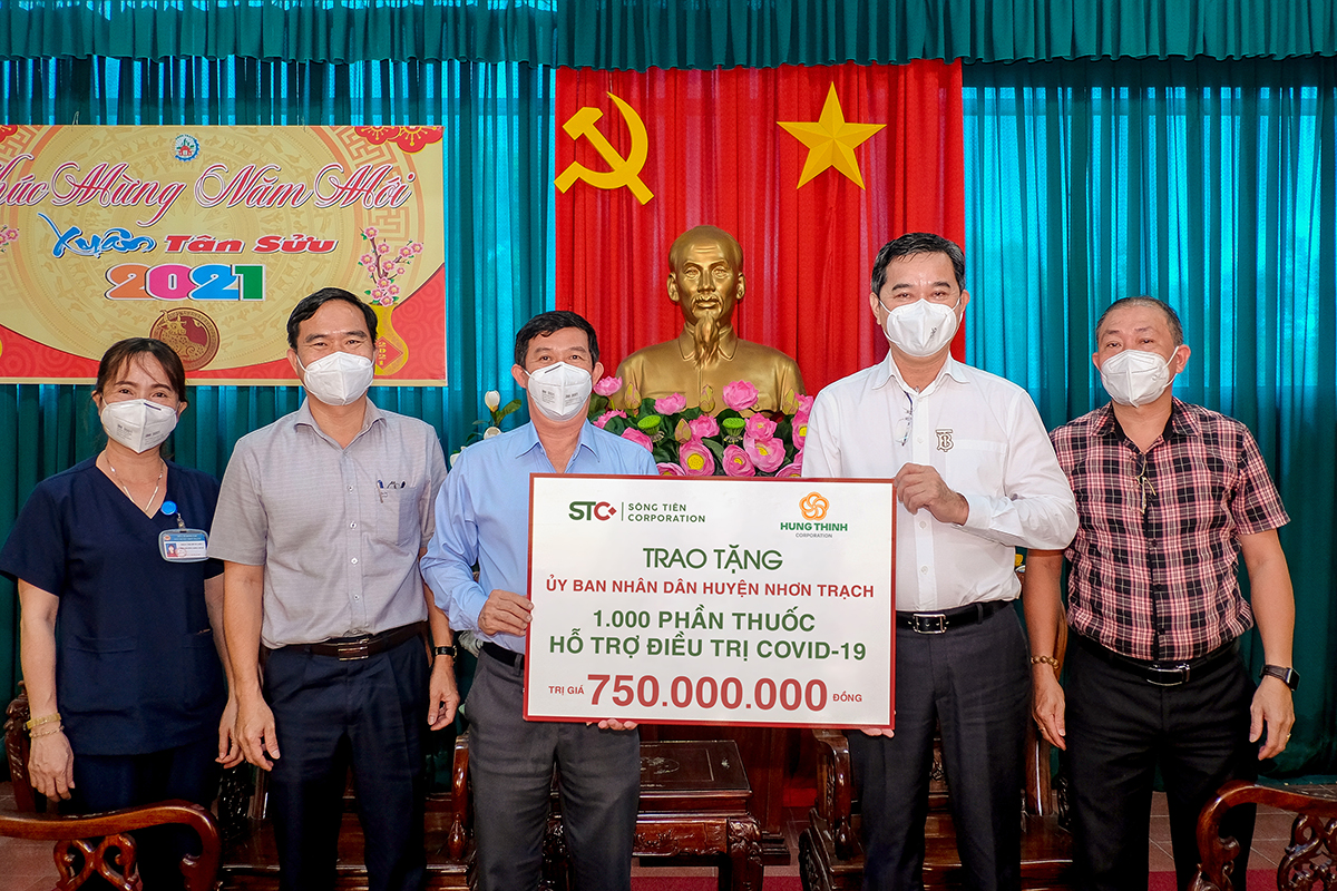 Tập đoàn Hưng Thịnh cùng Sông Tiên Corporation trao tặng thuốc điều trị Covid-19 cho huyện Nhơn Trạch, tỉnh Đồng Nai