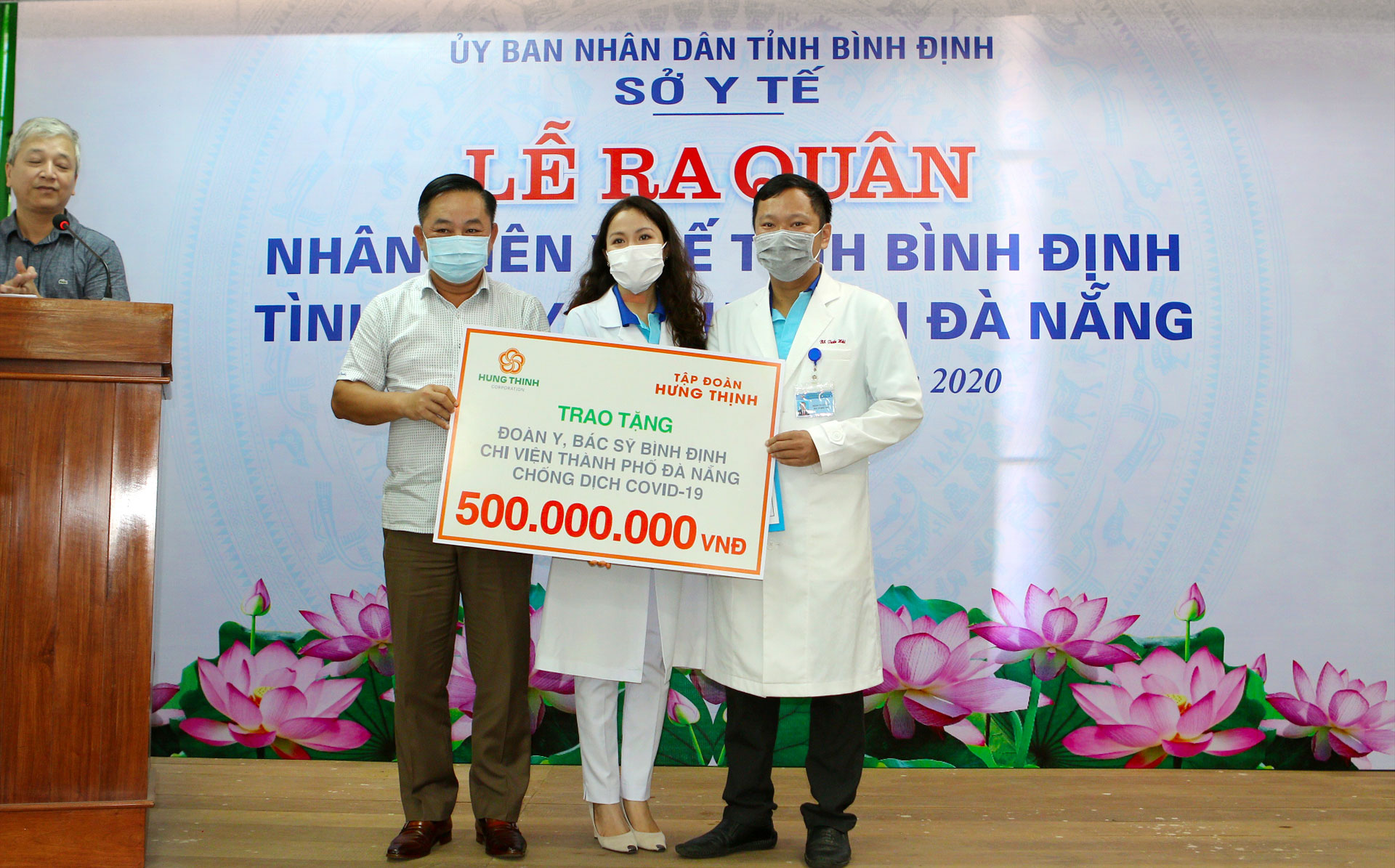 Tập đoàn Hưng Thịnh trao tặng 500 triệu đồng cho đoàn y, bác sĩ Bình Định chi viện TP.Đà Nẵng chống dịch Covid-19