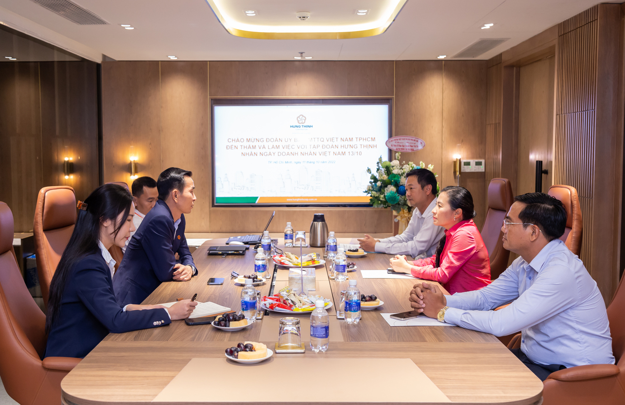 LEADERS OF VIETNAM FATHERLAND FRONT COMMITTEE OF HO CHI MINH CITY VISIT AND CONGRATULATE HUNG THINH CORPORATION ON THE OCCASION OF VIETNAM ENTREPRENEURS’ DAY